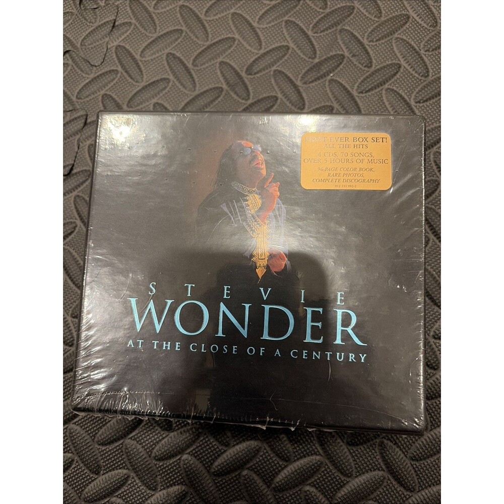 New VTG Stevie Wonder At The Close Of A Century  4 CD Box Set 96 page Color Book